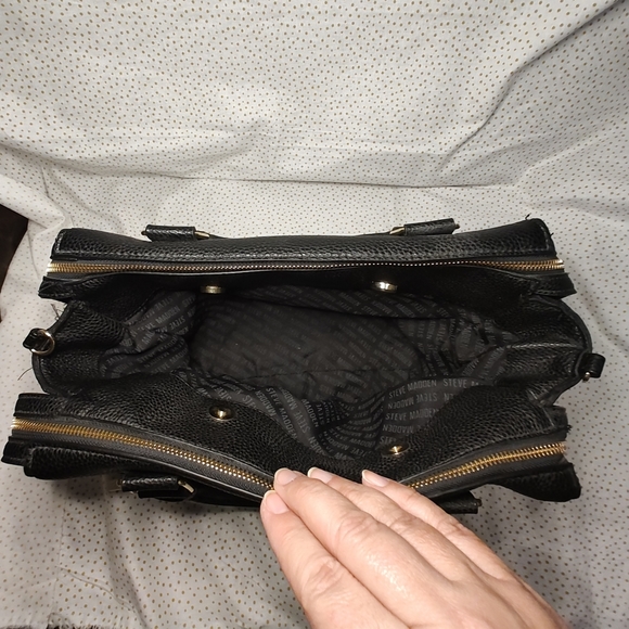 Stylish Steve Madden Black Satchel Handbag Purse. - Picture 15 of 16